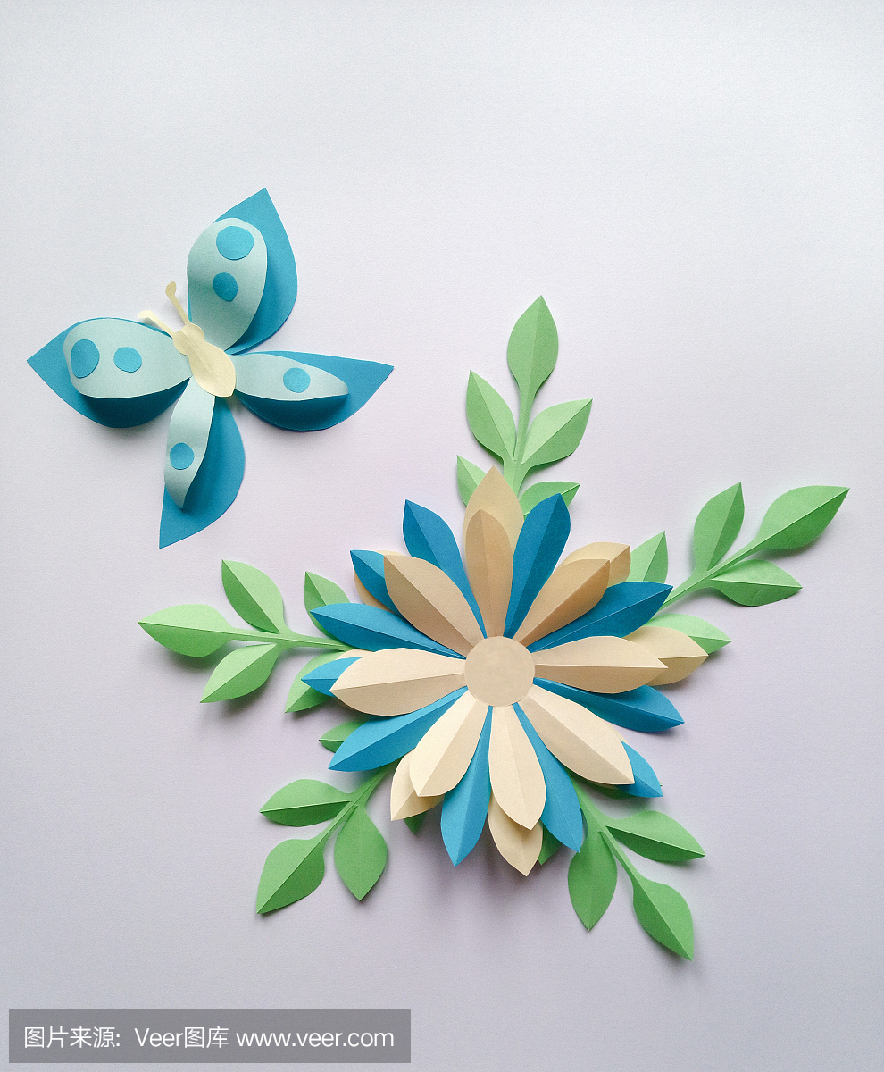 蓝色的花和绿叶与蝴蝶纸艺术孤立在白色的背景
